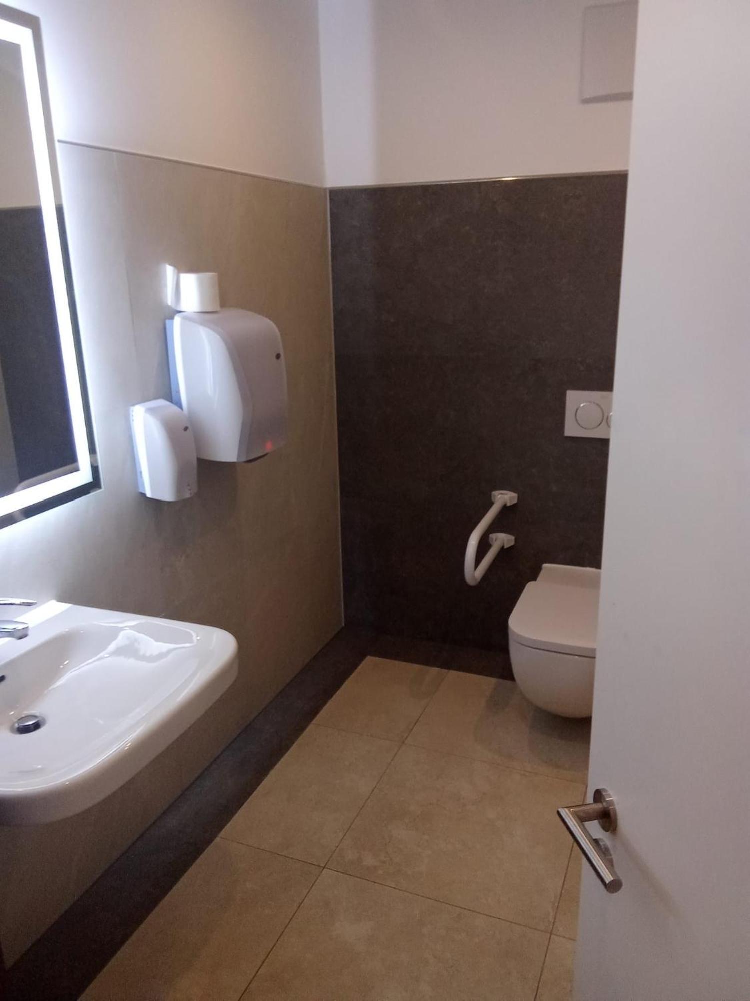 Hotel Business Bay Das Ehemalige Staycation Hotel 辛德尔芬根 外观 照片